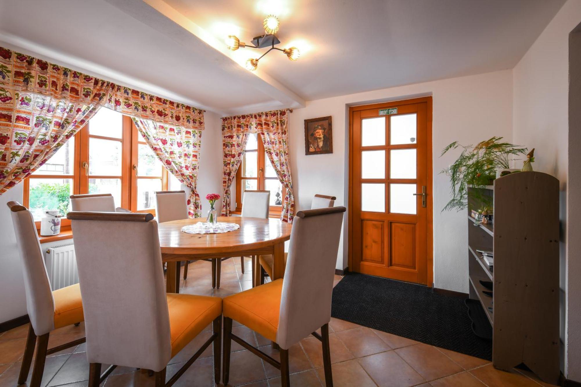 Apartmany Berries Valča Exteriör bild
